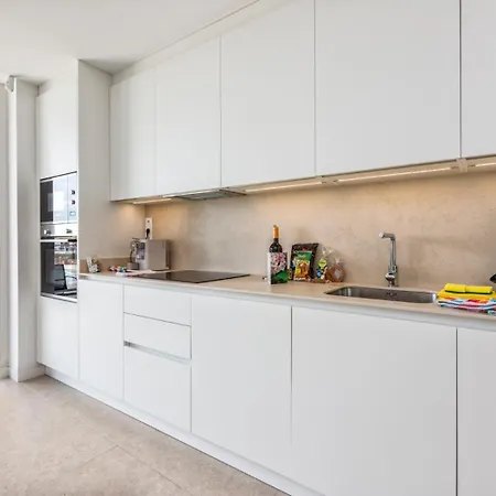 Vivi Homes - Dali Pool, Sauna, Gym & Sea View