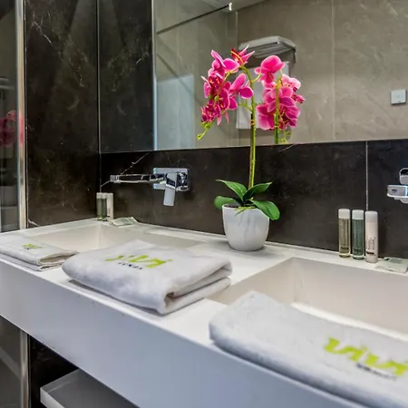 Vivi Homes - Dali Pool, Sauna, Gym & Sea View *