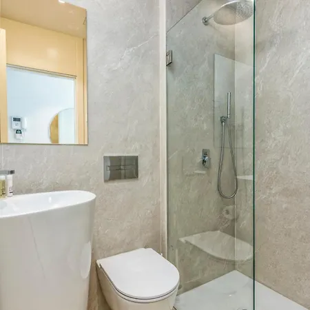 Vivi Homes - Dali - Pool, Sauna, Gym & Sea View *