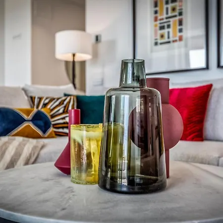 Vivi Homes - Dali Pool, Sauna, Gym & Sea View