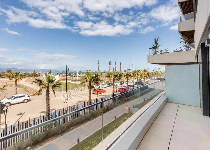 Διαμέρισμα Vivi Homes - Dali Pool, Sauna, Gym & Sea View