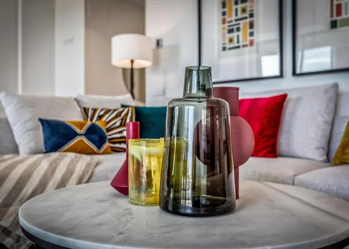 Vivi Homes - Dali Pool, Sauna, Gym & Sea View