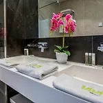 Vivi Homes - Dali - Pool, Sauna, Gym & Sea View *
