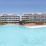 Vivi Homes - Dali - Pool, Sauna, Gym & Sea View Apartment *